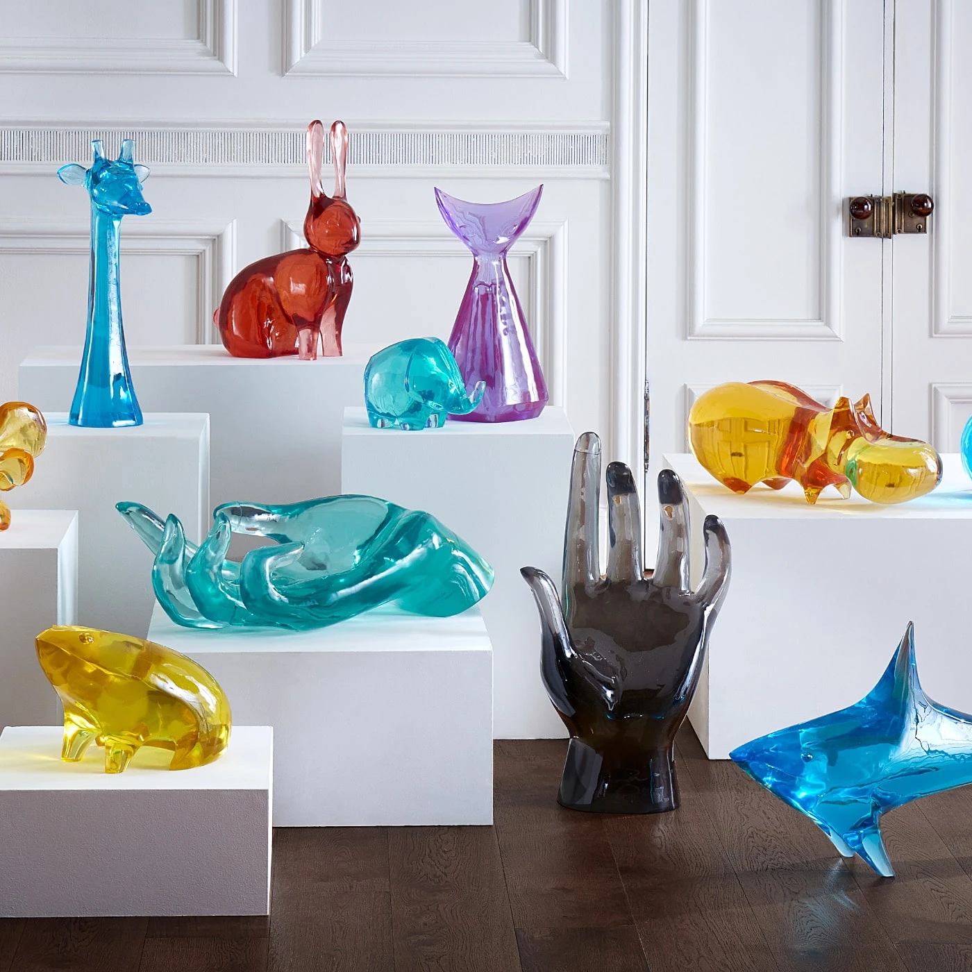 SP21_Acrylic_Collection_a_528b7a9a-c1e5-40df-8dc8-12172c5ddb88.jpg Jonathan Adler Giant Acrylic Giraffe Decorative Objets