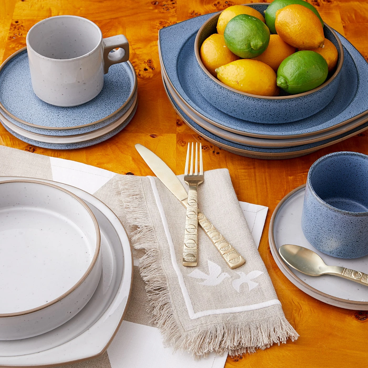 SP21_BigSur_Dinnerware_Collection.jpg Jonathan Adler Biarritz Napkin Set Table Linens