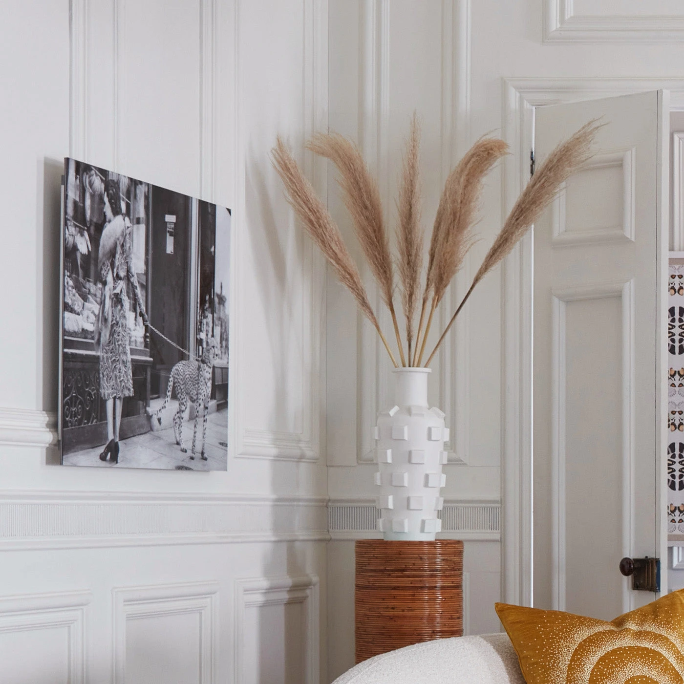 SP22_ether_curved-sofa_bond_round_cocktail-table_d.jpg Jonathan Adler "Cheetah Who Shops" From Getty Images Photography