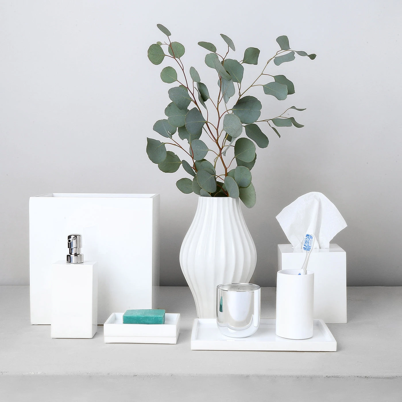 WN20_lacquer_bath_a_webcrop_f29dd290-9714-46e7-9f83-6e4fa5f65680.jpg Jonathan Adler Lacquer Wastebasket