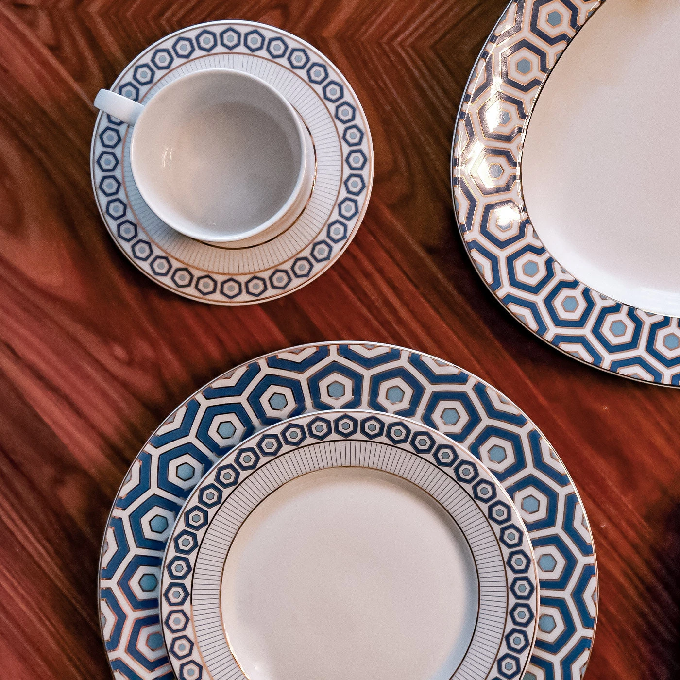 newport_dining_group_a_1a0ce6c2-a580-4139-8db9-7bf4881fa635.jpg Jonathan Adler Newport Serving Platter Serveware & Mugs