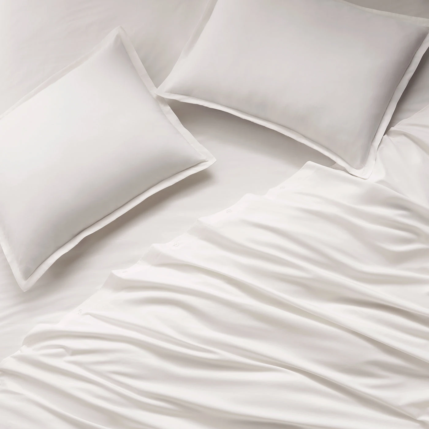 percale_duvet_set_ivory_c_fef9b0b0-4245-49b1-bf07-b3d015e0fe7f.jpg Jonathan Adler Paradise Percale Sham